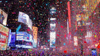 Ню Йорк посрещна 2024 с легендарен хит на Франк Синатра