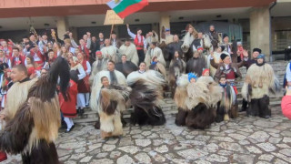 Кукери превзеха Разлог. Гонят злите сили