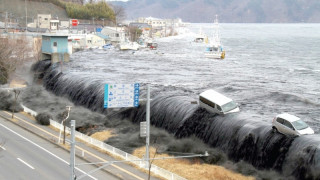 Първите вълни цунами удариха Япония. Тревога във Владивосток (СНИМКИ)