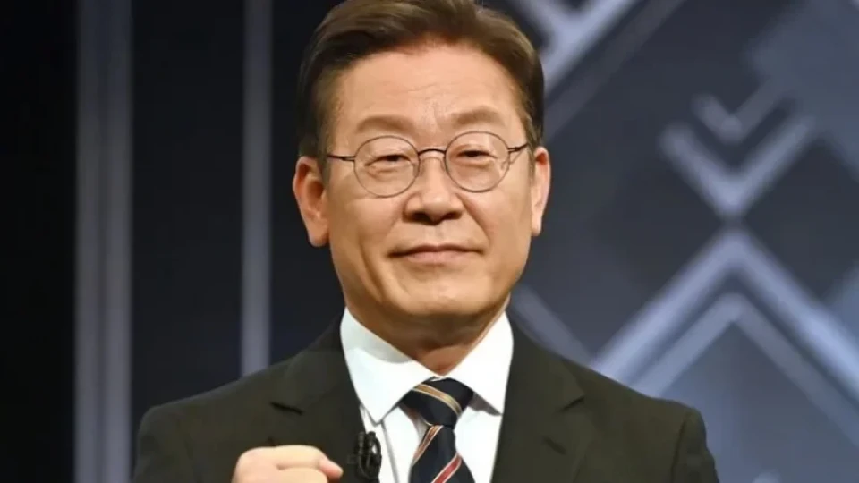 Атентат  в Южна Корея. Намушкаха лидер на опозицията (СНИМКИ) | StandartNews.com