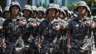 Ужас в китайската армия! Хвърчат глави на генерали