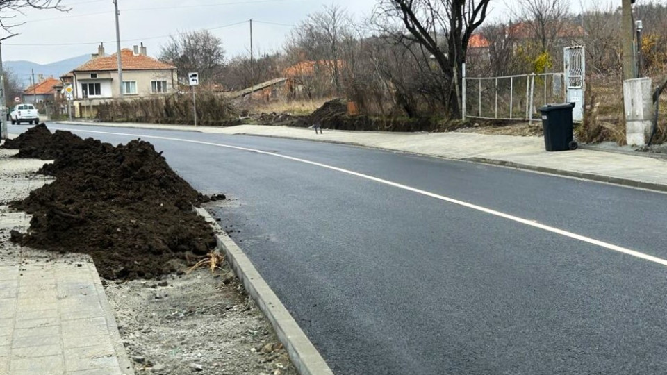 Община Бургас ремонтира важен път, свързващ множество населени места | StandartNews.com