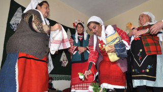 Голям празник за жените! Вижте какви обичаи се спазват