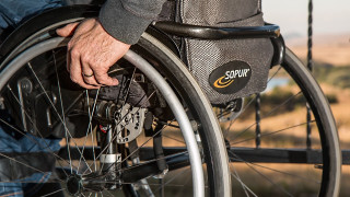 Вдигат парите за инвалидност на близо 700 хил. българи
