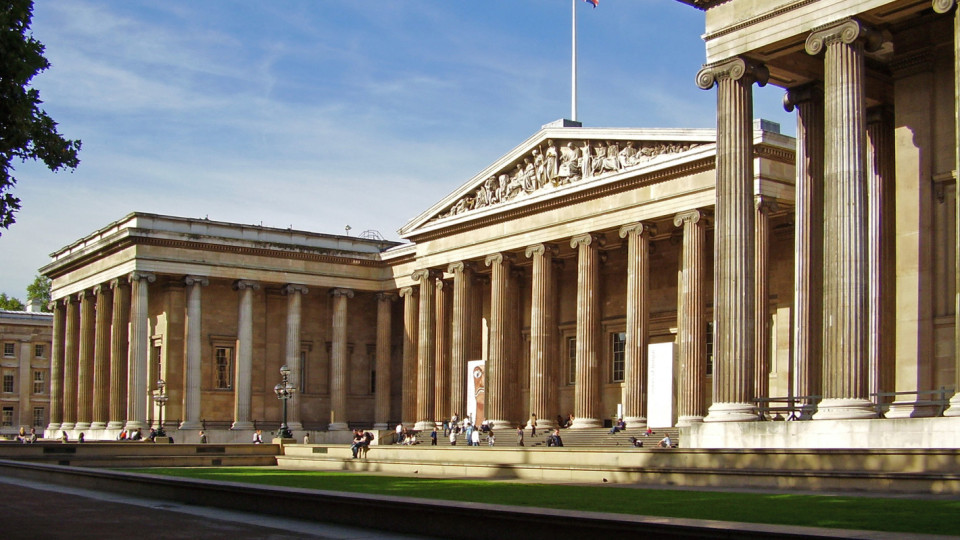 Музеи в Англия олекнаха с 1700 експоната | StandartNews.com