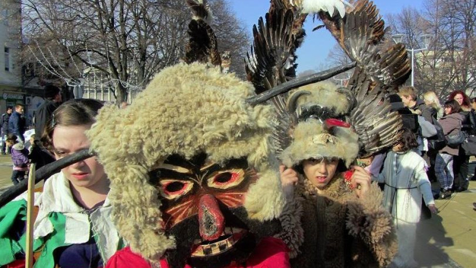 Фестивалът Сурва омагьосва България | StandartNews.com
