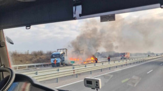 Тир горя на Тракия, отклоняват движението по магистралата