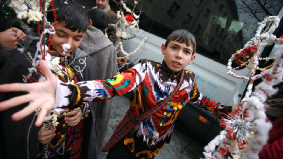 Ромите празнуват Банго Васил, вижте уникалните им обичаи | StandartNews.com