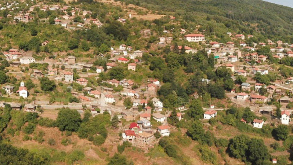 Вековни църкви и ски писта привличат туристи в Добралък | StandartNews.com