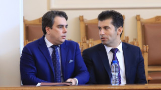 Осъдиха Петков и Василев! Колко са парите