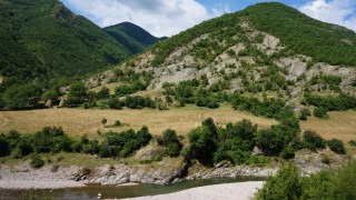 Река Боровица - границата между Източни и Западни Родопи