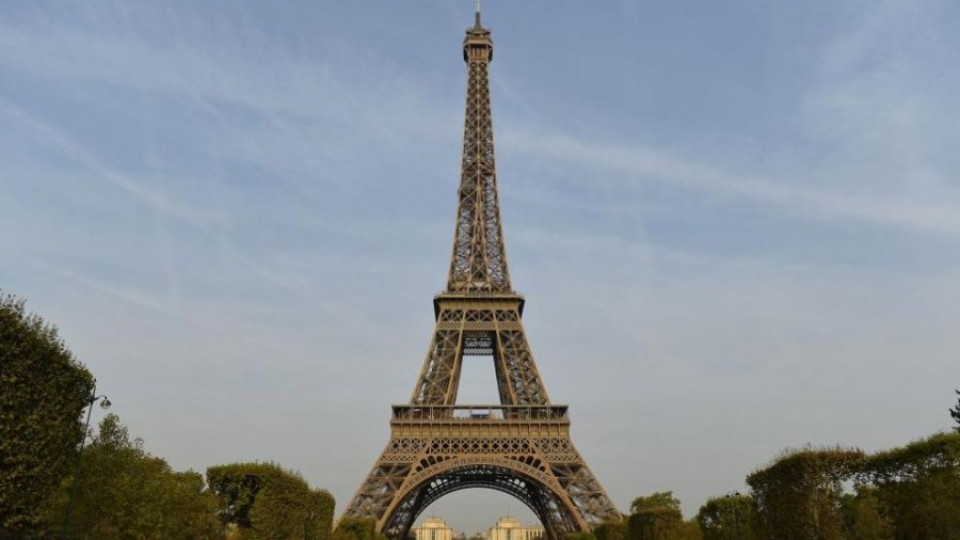 Хит в социалните мрежи. Изгоря ли символът на Париж (снимка) | StandartNews.com