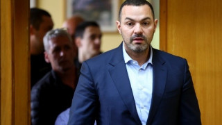 Обрат! Шефът на щангите няма да напуска