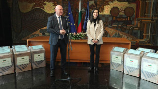 Мария Габриел: Подкрепяме българските неделни училища и се гордеем с талантите в тях