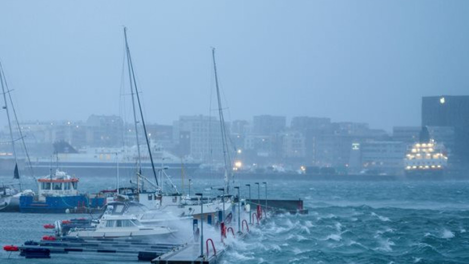 Код червено! Мощна буря удари Норвегия | StandartNews.com