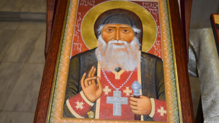 Икона с мощи на грузински светец зарадваха християните в Ловеч
