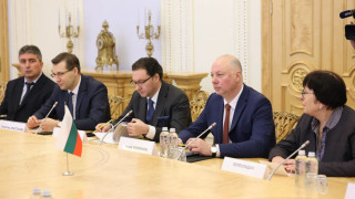 Шефът на парламента и депутатите отпътуваха от Киев