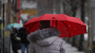 Капризно време. Малък Сечко си прави шеги