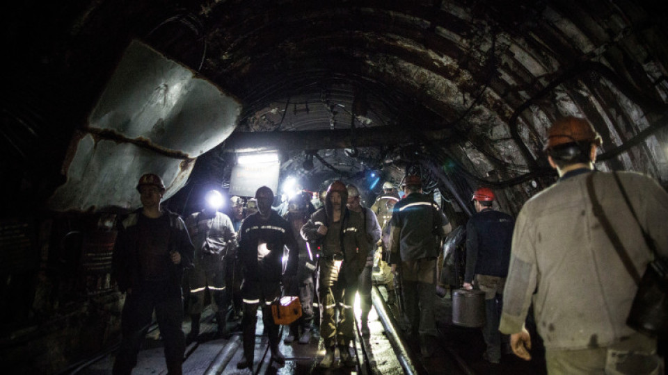 Свлачище затрупа миньори в Турция | StandartNews.com