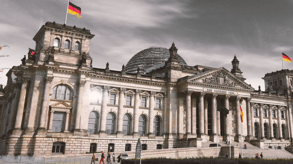 Шпионски скандал тресе Германия! Винят депутати, че донасят на Русия | StandartNews.com