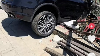 Ужас! Джип влетя в детска площадка