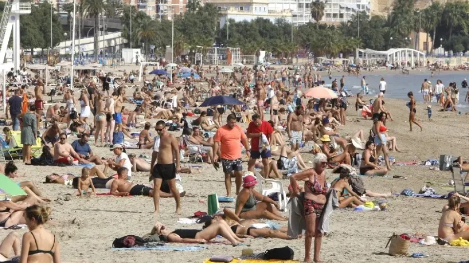 Министерството на туризма с ключов ход за плажовете. Нови правила | StandartNews.com