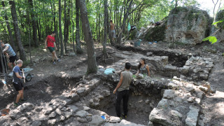 Младежи откриват непознатото богатство на България