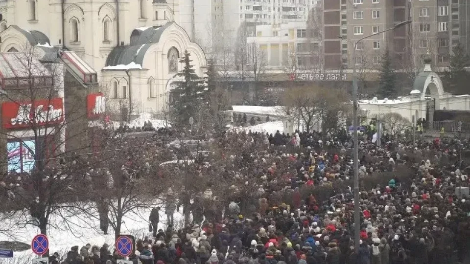 Над 10 000 души на опелото на Навални: Не се страхуваме! | StandartNews.com