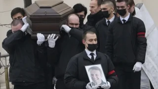 Погребаха Навални. Първа версия за съпругата му
