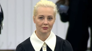 Първа версия защо Навалная не е на погребението на съпруга си