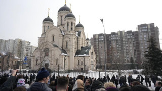 Арест след арест на погребението на Навални