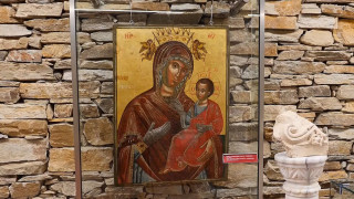 Чудни църковни антики извадиха на бял свят в Бачковския манастир