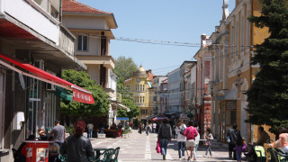 Писъци в центъра на наш град. Нещо гадно изпълзя (СНИМКИ)