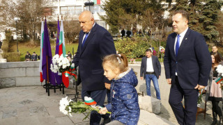 Борисов във Велико Търново. Даде личен пример