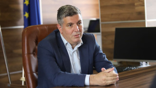 След скандала с Кирил Петков! Министър успокоява кметовете