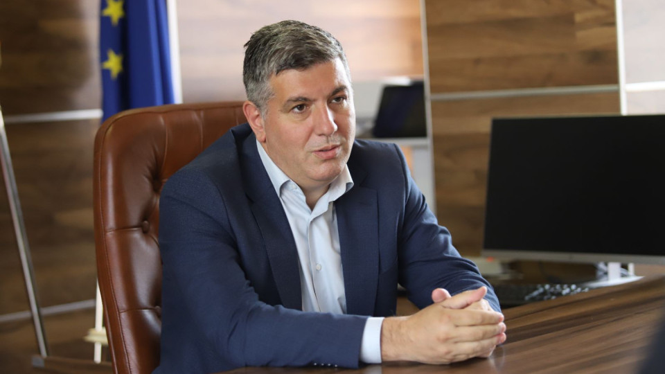 След скандала с Кирил Петков! Министър успокоява кметовете | StandartNews.com