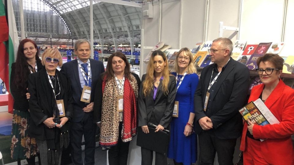 Зам.-министърът на културата откри първия български щанд на Лондонския панаир на книгата | StandartNews.com