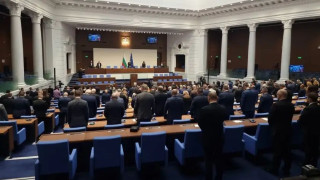 Парламентът склони глава, почете паметта на Неофит