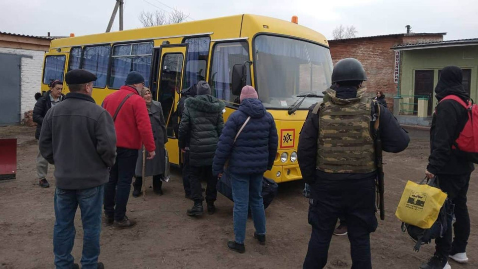 Евакуират цяла украинска област заради тежки руски атаки | StandartNews.com