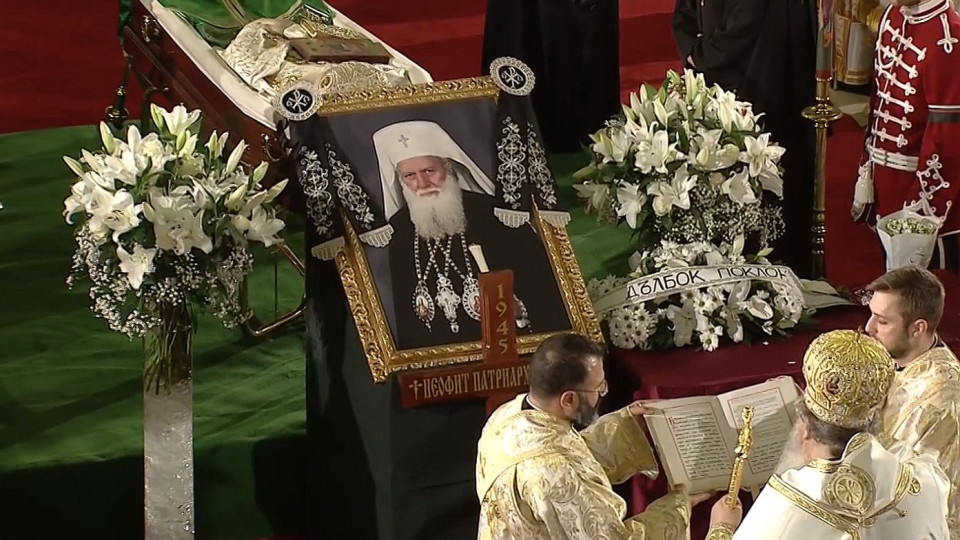 България се прости с патриарх Неофит. Историческа церемония (ОНЛАЙН РЕПОРТАЖ) | StandartNews.com