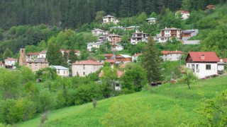 Родопско село пази къщата на първата жена летец в България