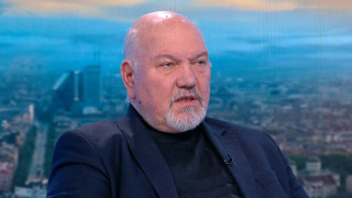 Човек на Радев скочи: Карат го да наруши Конституцията!