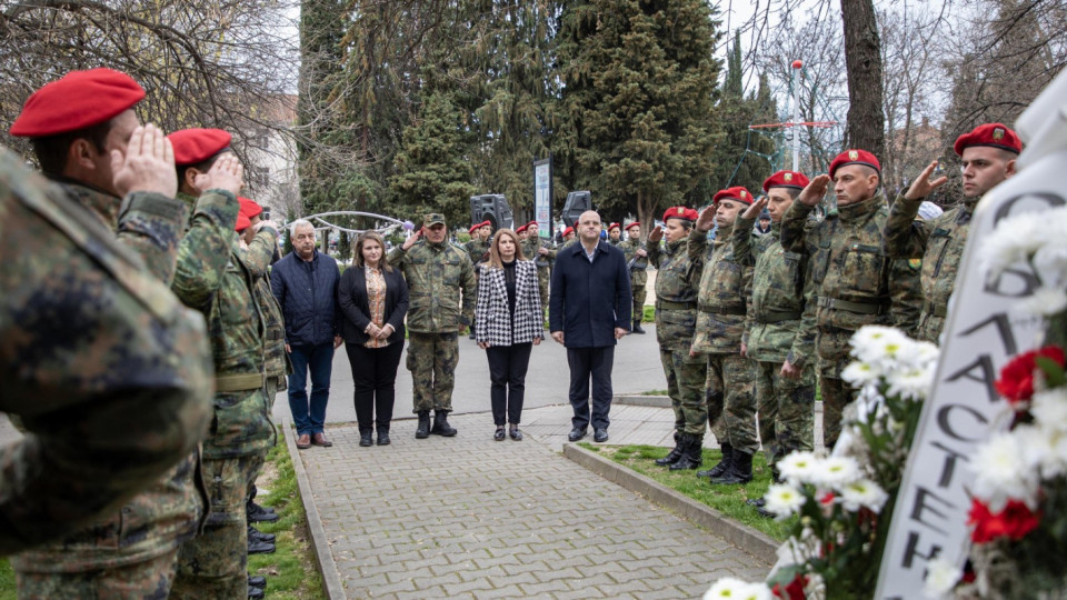 Десетки старозагорци се преклониха пред подвига на героите извоювали битката край  Одрин | StandartNews.com