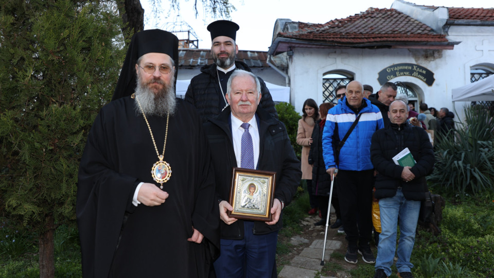 Дарители възстановяват най-стария храм от 19-и век в София | StandartNews.com