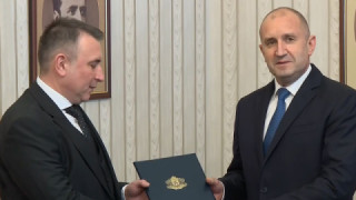 Радев връчи третия мандат на Има такъв народ, те го върнаха. Какво следва?