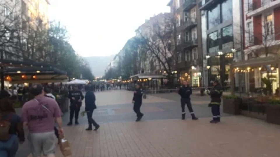 Всички се питат какво става на "Витошка". Полицията евакуира хората | StandartNews.com