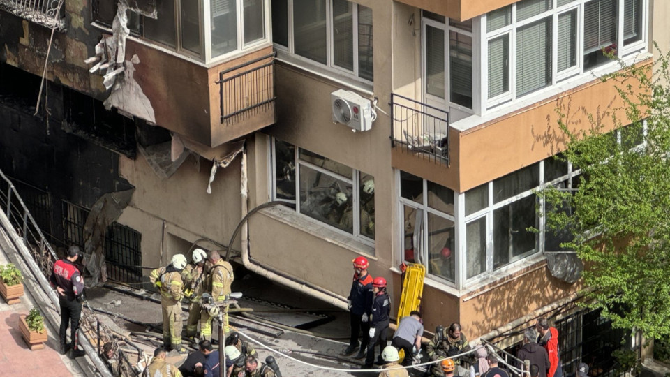 Страшен мор в Истанбул! Пожар в жилищен блок уби десетки | StandartNews.com