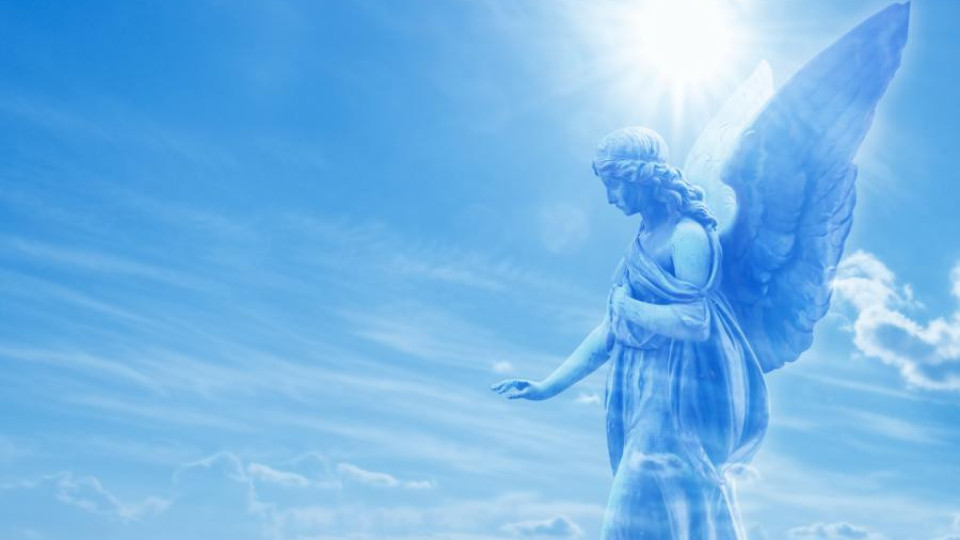 Почитаме първия ангел. Черпят жените с най-ярко име | StandartNews.com
