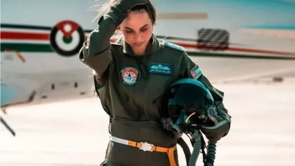 Принцесата на Йордания сваляла иранските дронове? Истината | StandartNews.com