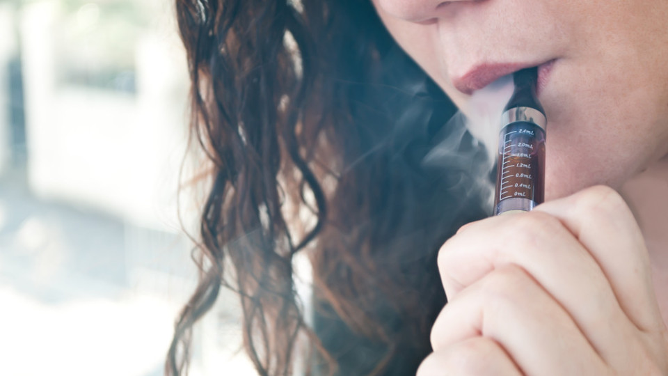Проучване: Електронните цигари намаляват нуждата от никотин в сравнение с пушенето | StandartNews.com